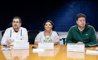 Brugada sigue a detalle el desarrollo de festejos en calles de CDMX por partido México vs Chequia; la acompañan Pablo Vázquez y César Cravioto