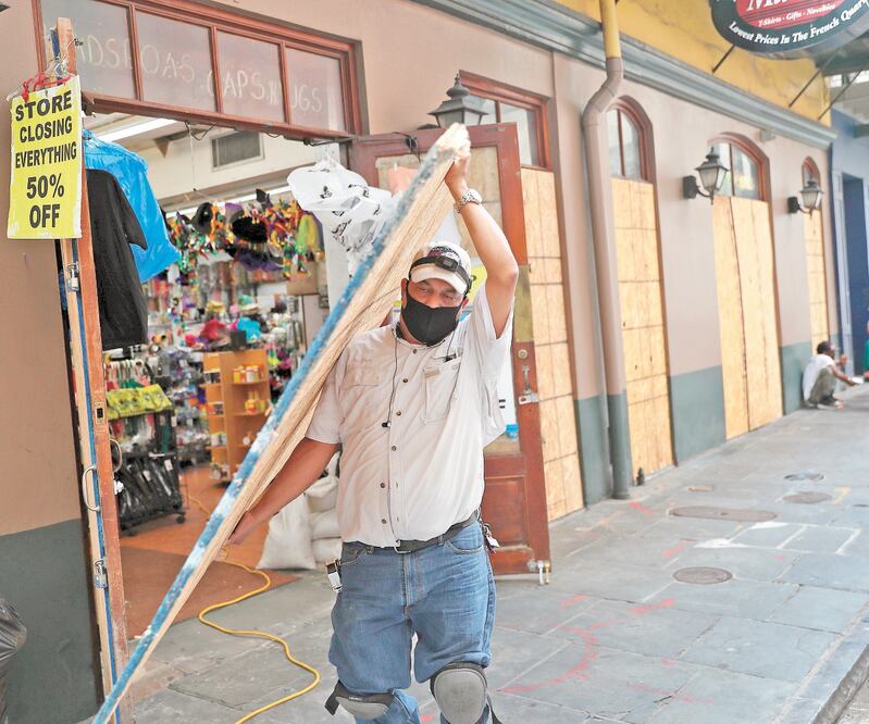 Residentes de los estados en la costa estadounidense del golfo de México se alistaron ante el posible impacto de Sally. Foto: JOE RAEDLE. AFP