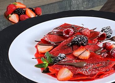 Aprende a preparar románticas crepas red velvet