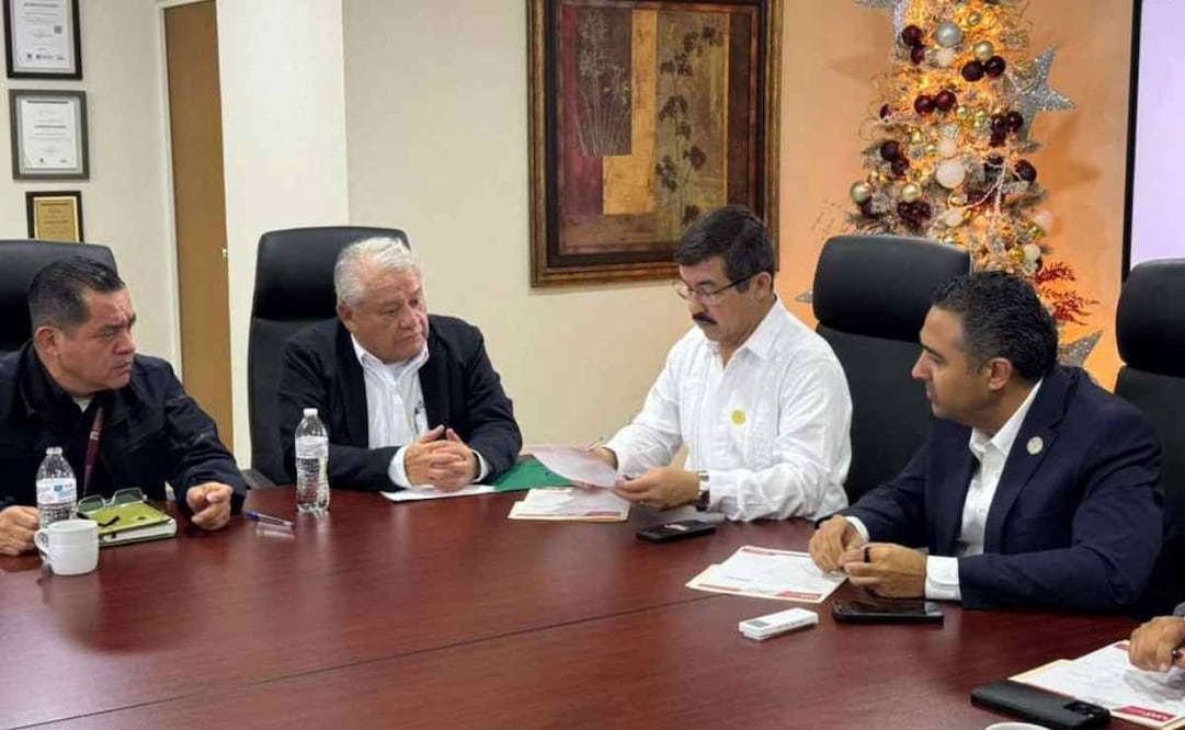 Rector de la UAT, Dámaso Anaya Alvarado, en reunión con representantes de la Agencia Nacional de Aduanas de México / Foto: Especial