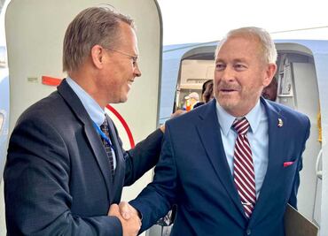 Llega a México nuevo embajador de EU, Ronald Johnson; Sheinbaum lo recibe el próximo lunes