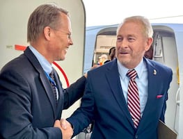 Llega a México nuevo embajador de EU, Ronald Johnson; Sheinbaum lo recibe el próximo lunes