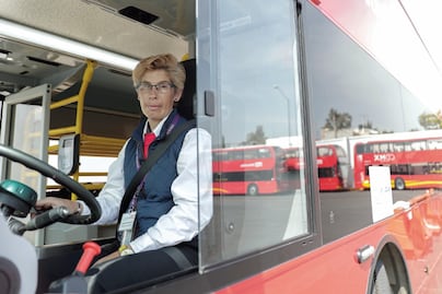 Guadalupe, la única mujer conductora en la L7 del Metrobús 