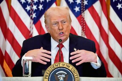 Trump amenaza con Ley de Insurrección; Pentágono prepara despliegue militar en Minnesota