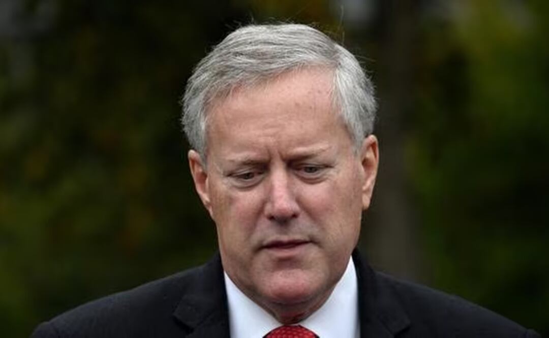 El exjefe de gabinete de la Casa Blanca durante el gobierno de Donald Trump, Mark Meadows, habla con los medios de comunicación en la Casa Blanca en Washington, DC. Foto: AFP