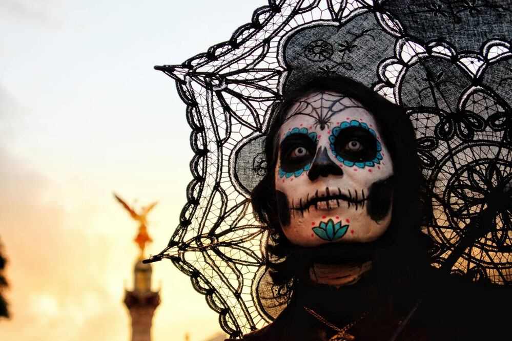 Conoce qué autos no podrán circular durante Día de Muertos. Foto: Unsplash