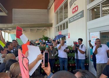 Protestan en tienda HEB por muerte de “Papayita”, presunta víctima de acoso laboral y envenenamiento en Torreón, Coahuila