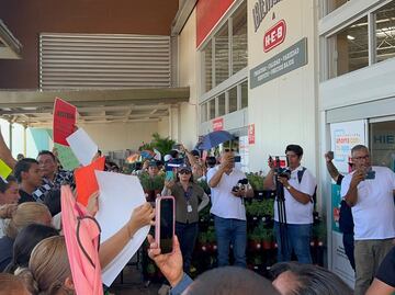 Protestan en tienda HEB por muerte de “Papayita”, presunta víctima de acoso laboral y envenenamiento en Torreón, Coahuila