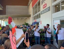 Protestan en tienda HEB por muerte de “Papayita”, presunta víctima de acoso laboral y envenenamiento en Torreón, Coahuila