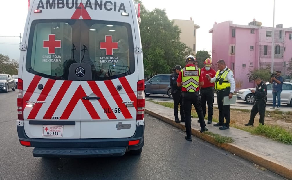Niña de 10 años resulta lesionada al caer de transporte escolar en movimiento en Monterrey. Foto: Especial