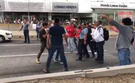 VIDEOS: Con bloqueos, maestros desquician el tráfico en Periférico; automovilistas se enfrentan a docentes