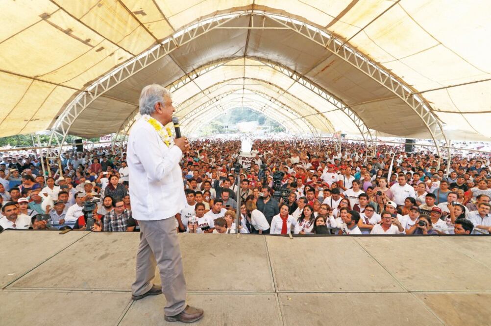 Andrés Manuel López Obrador realizó varios actos de precampaña en municipios del estado de Chiapas (VALENTE ROSAS. EL UNIVERSAL)