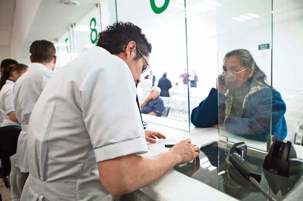 El más elevado. De los procedimientos concluidos, el de monto más alto corresponde al IMSS por más de 27 mil mdp para medicinas. Foto: ARCHIVO EL UNIVERSAL