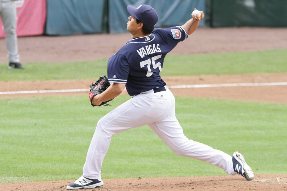 El derecho poblano de Padres ponchó a cinco enemigos en tres innings (CARLOS MEJÍA. EL UNIVERSAL)