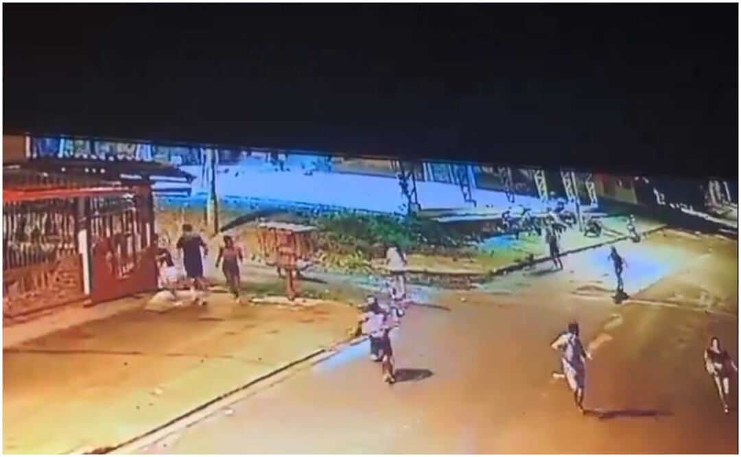 La noche del viernes en una cancha deportiva en el sur de Ecuador se convirtió en otro suceso de violencia que enfrenta Ecuador luego que desde el pasado 9 de enero permanece bajo la declaratoria de "Conflicto Armado Interno". Foto: Tomada de X, antes Twitter.