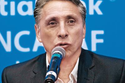 Le sale cara la parranda a funcionario