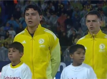 Álvaro Fidalgo sorprende al cantar el Himno Nacional en amistoso del América