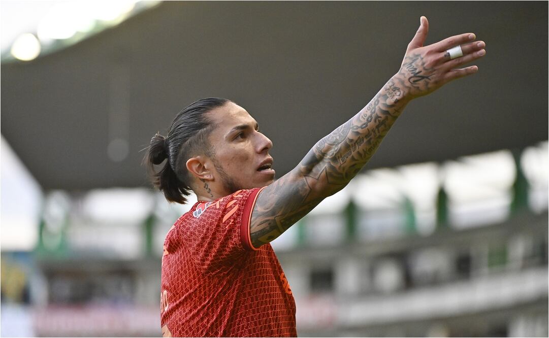 Carlos Salcedo recibe sanción económica por polémico tweet sobre al arbitraje / FOTO: IMAGO7