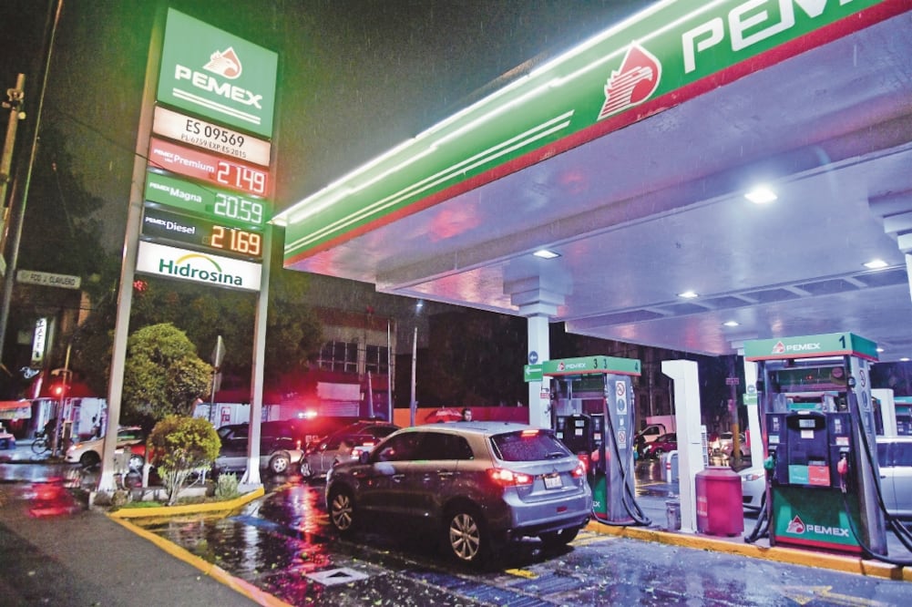 La Ley de Ingresos de la Federación que se aprobó para este año calcula que el impuesto a los combustibles dejará una captación de 269 mil 301 millones de pesos hacia el cierre del año. (ARCHIVO EL UNIVERSAL)