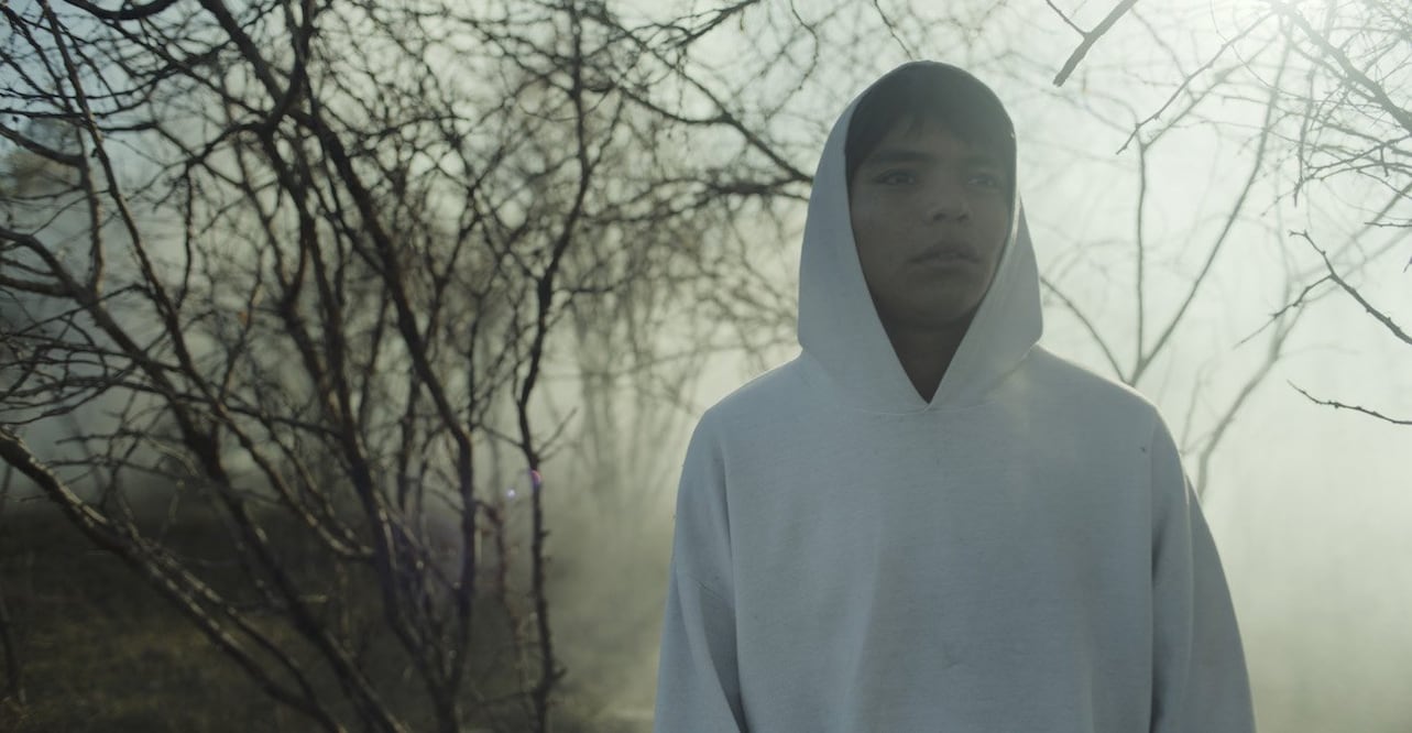 En la escena Kevin Aguilar, quien interpreta a Sujo (de niño). “Sujo”, “Pedro Páramo”, “Arillo de hombre muerto” y “Corina”, entre otras, se han sumado a la iniciativa de la AMACC (por sus siglas) de llegar al mayor público posible sin costo alguno.