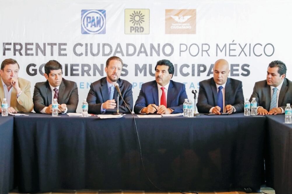 El Frente convocó a alcaldes como Antonio Vázquez, de Teziutlán; Esteban Acosta, de Banderilla; Luis Banck, de Puebla; José Ramón Enríquez, de Durango, y Gerardo Torres Ochoa, de Zacapu, Michoacán, quienes se reunieron en la CDMX (IVÁN STEPHENS)