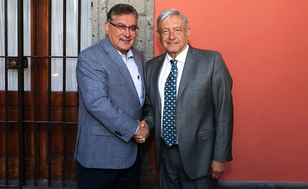Representantes del Sindicato Nacional de Trabajadores de la Educación se reunieron con el Presidente en Palacio Nacioal. Foto: Especial