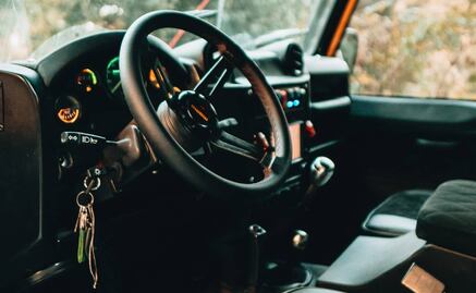 ¿Cómo abrir un auto si olvidaste la llave?