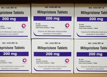 Gobierno de EU y farmacéutica piden a la Corte mantener acceso a la píldora abortiva