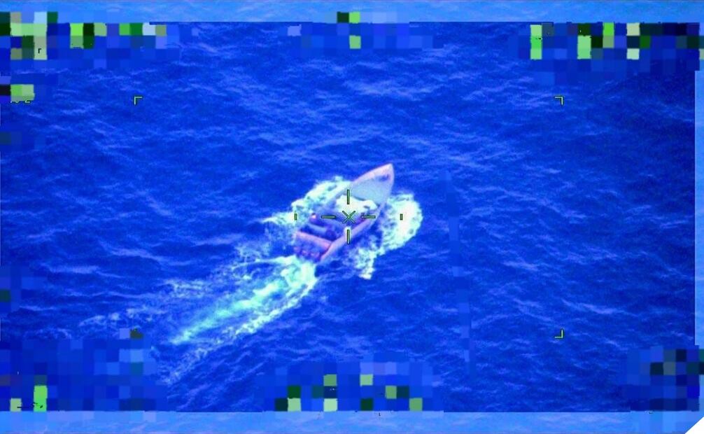 La Marina Armada interceptó una embarcación con cinco tripulantes a bordo, que transportaban alrededor de mil 800 kilogramos de cocaína. Foto: Especial