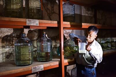 Legado familiar en Chilapa, con sabor a mezcal