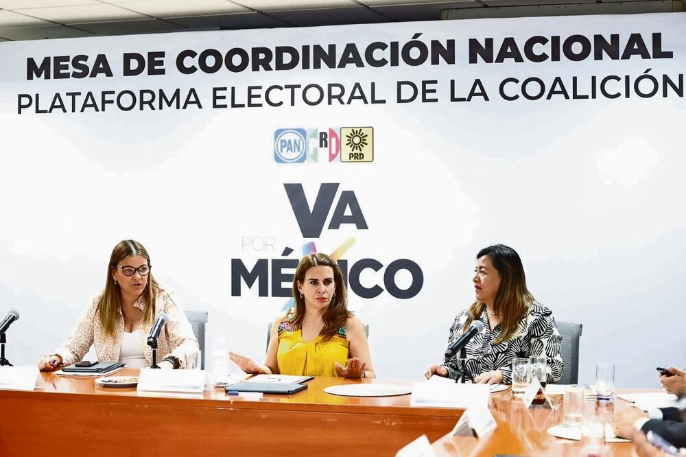 Las secretarias generales del PAN, Cecilia Patrón; del PRI, Carolina Viggiano, y del PRD, Adriana Díaz, trabajan en la construcción de la plataforma programática rumbo a 2024. Foto: Especial