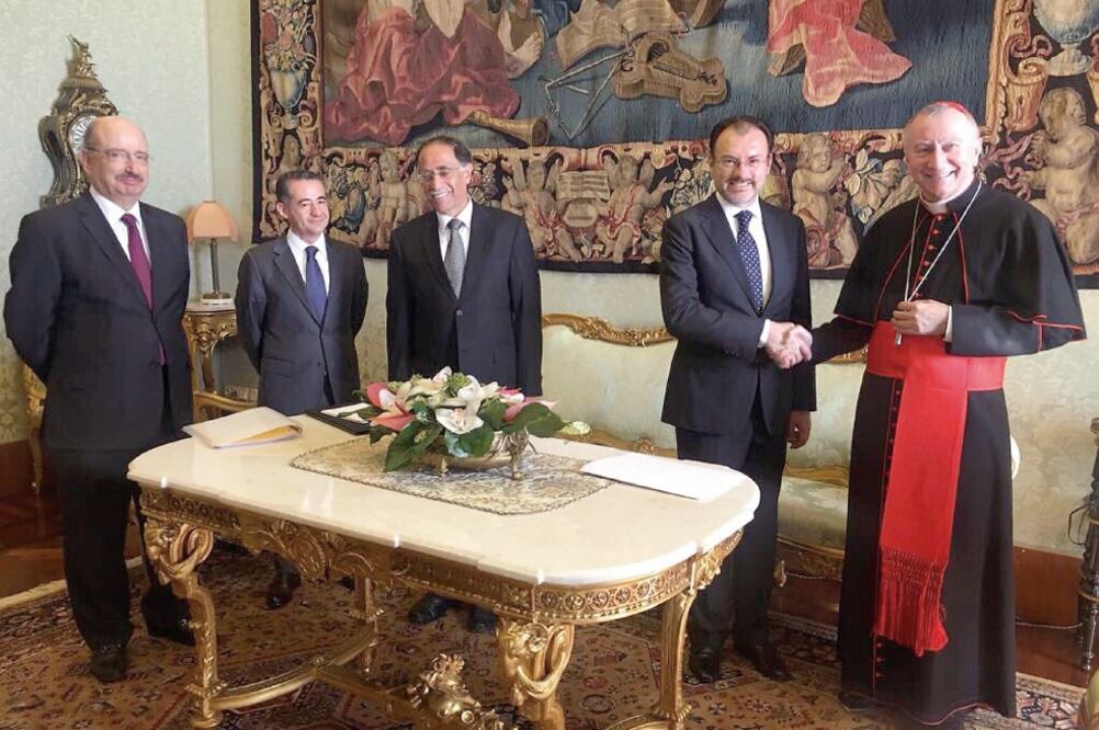 Luis Videgaray Caso, secretario de Relaciones Exteriores, se reunió ayer en el Vaticano con los secretarios de Estado de la Santa Sede, el cardenal Pietro Parolin y el arzobispo Paul Richard Gallagher. (SRE)