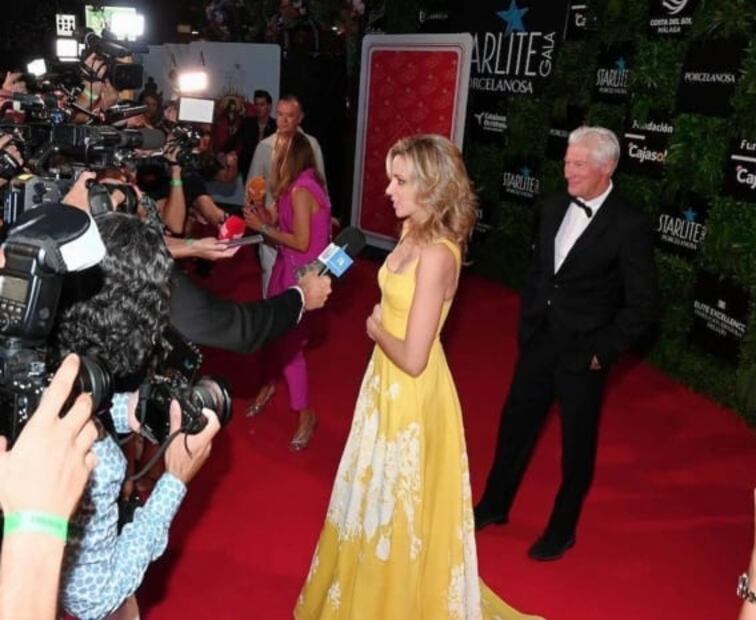 Richard Gere se deja ver enamorado de su esposa Alejandra Silva, 33 años menor que él