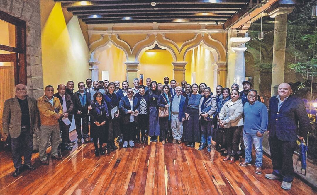 La secretaria de Cultura, Claudia Curiel de Icaza, subió a la red social X una fotografía de la reunión del lunes con representantes de los distintos sindicatos y otros funcionarios. Foto: de https://x.com/ccurieldeicaza
