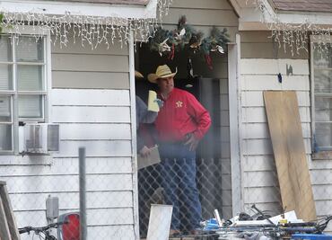 “Mi esposa dio su vida por mis hijos”: hondureño que sobrevivió a masacre en Texas cuenta el horror que vivió