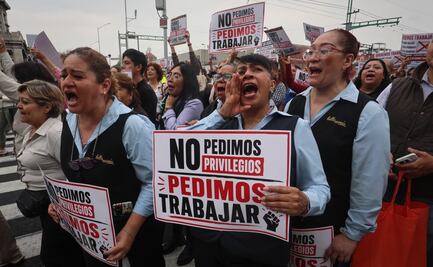 Comerciantes bloquean Eje Central para exigir retiro de vallas en el Zócalo; denuncian pérdidas millonarias 