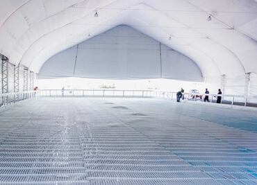 Instalan dos pistas de hielo en Nezahualcóyotl