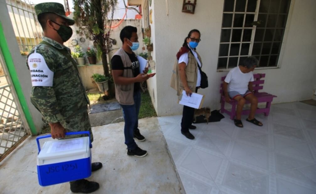 Llevan vacuna antiCovid hasta la casa de adultos mayores en Villahermosa