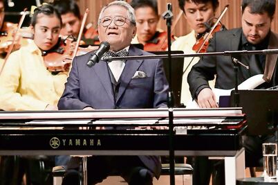 Manzanero canta para reconstruir 