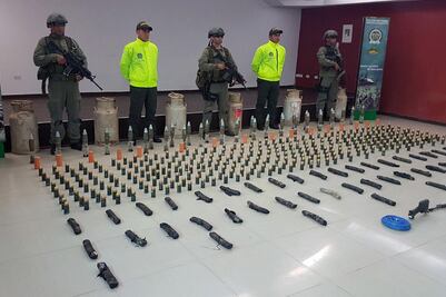 Colombia da por terminado conflicto con FARC tras desarme de guerrilla