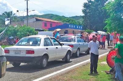 Campesinos retienen a trabajadores de Bienestar; exigen fertilizantes 