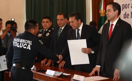 Dan incentivo económico a 89 elementos de seguridad en Toluca