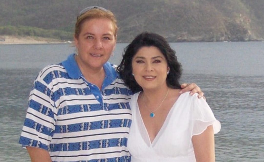 Victoria Ruffo y su amiga Georgy.