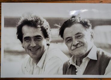 Serrat: "Benedetti sobrellevó el desencanto con grandes dosis de humor"