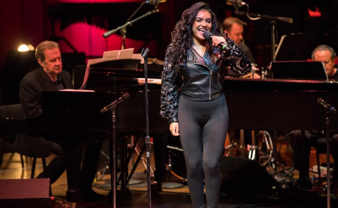 La interpretación de temas como "Dreaming of you", "Como la flor" o "Bidi, bidi, bom, bom! estará a cargo de la vocalista y cantante Isabel Marie Sánchez, de 17 años. Foto: EFE