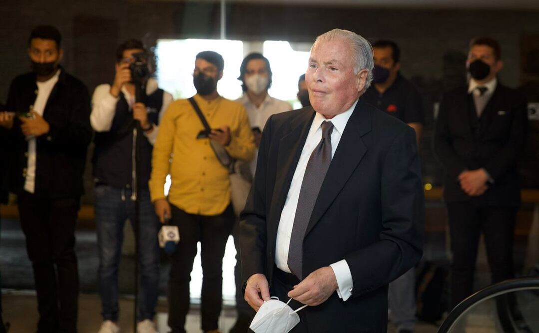 El abogado Juan Velásquez llegando al funeral de Luis Echeverría Álvarez. FOTO: GERMÁN ESPINOSA