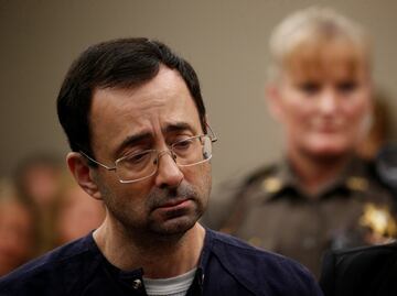 Ex médico de gimnastas de EU, condenado a pena de 40 a 175 años por abuso sexual