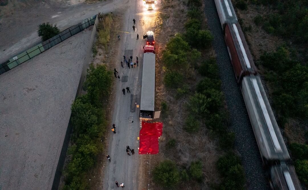 Sube a 46 la cifra de cadáveres hallados en un camión en San Antonio, Texas; hay 3 detenidos. Foto: AFP