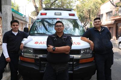 La joven tripulación que salva vidas en una ambulancia