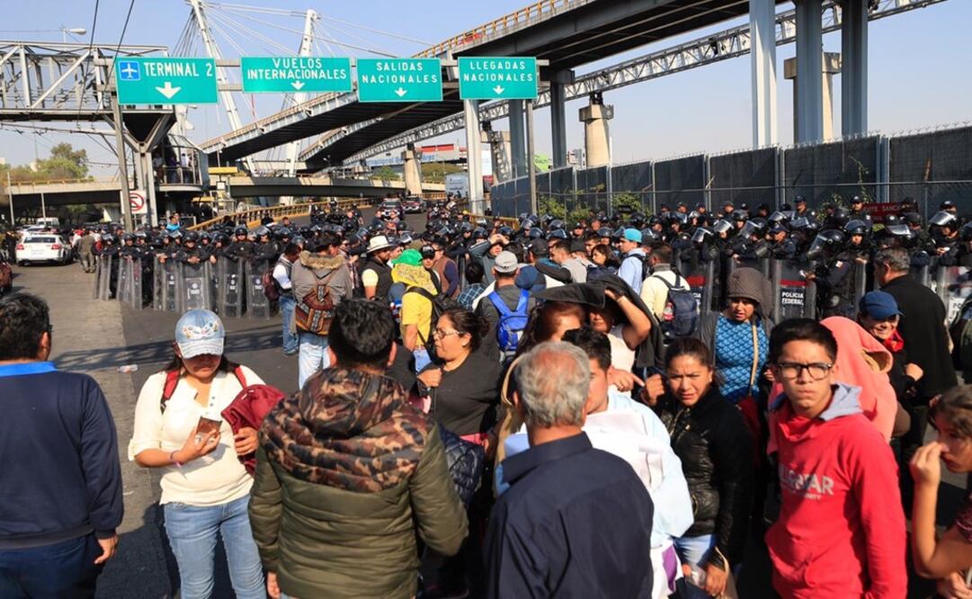 Manifestantes en el Aeropuerto. Foto: Irving Olivares/EL UNIVERSAL